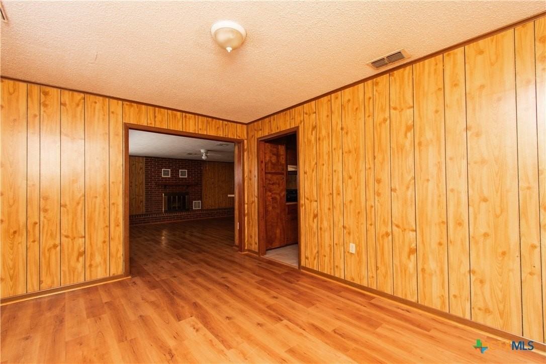 119 Wolf Rd - Photo 3 of 23