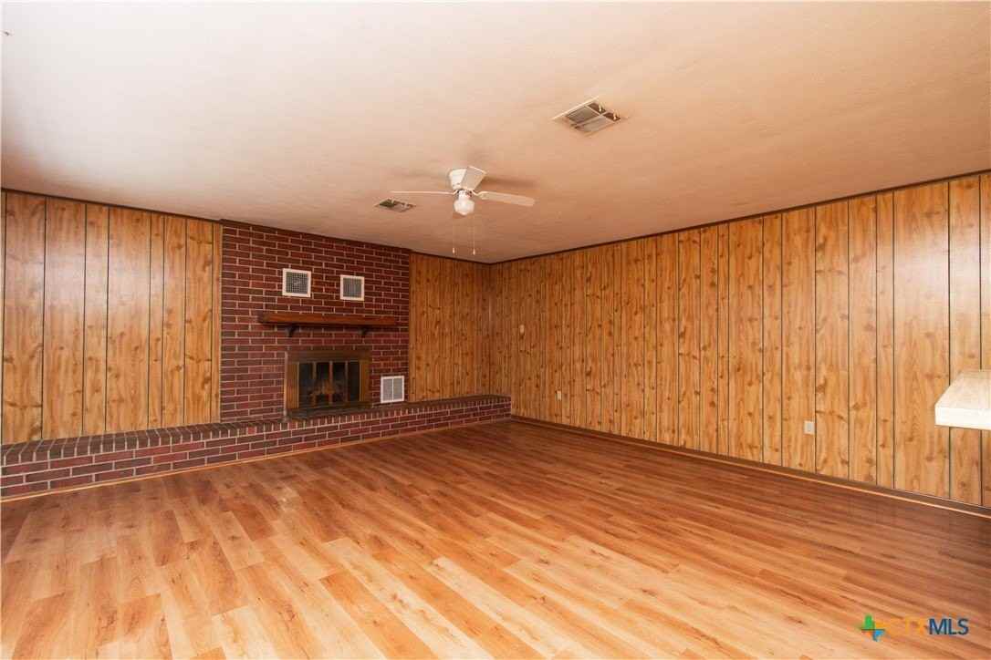 119 Wolf Rd - Photo 4 of 23