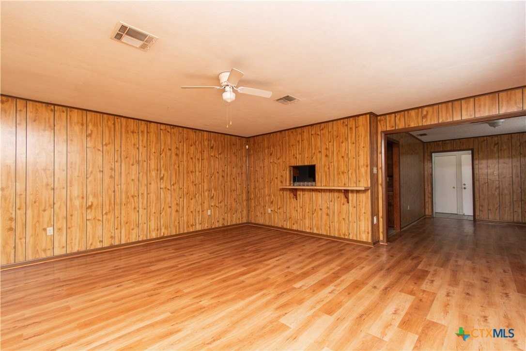 119 Wolf Rd - Photo 5 of 23