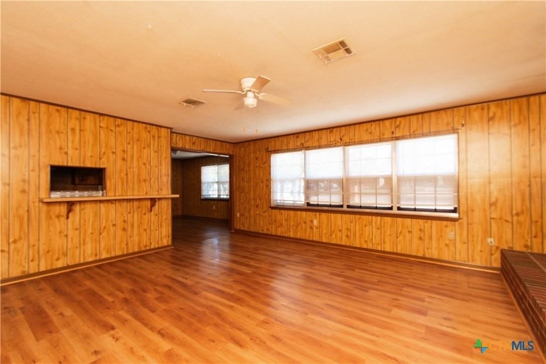 119 Wolf Rd - Photo 6 of 23