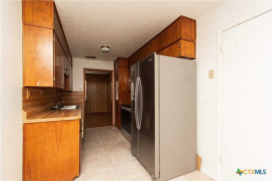 119 Wolf Rd - Photo 7 of 23