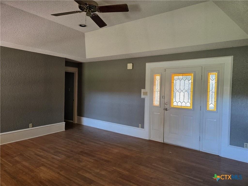 241 Galvin Dr - Photo 4 of 9