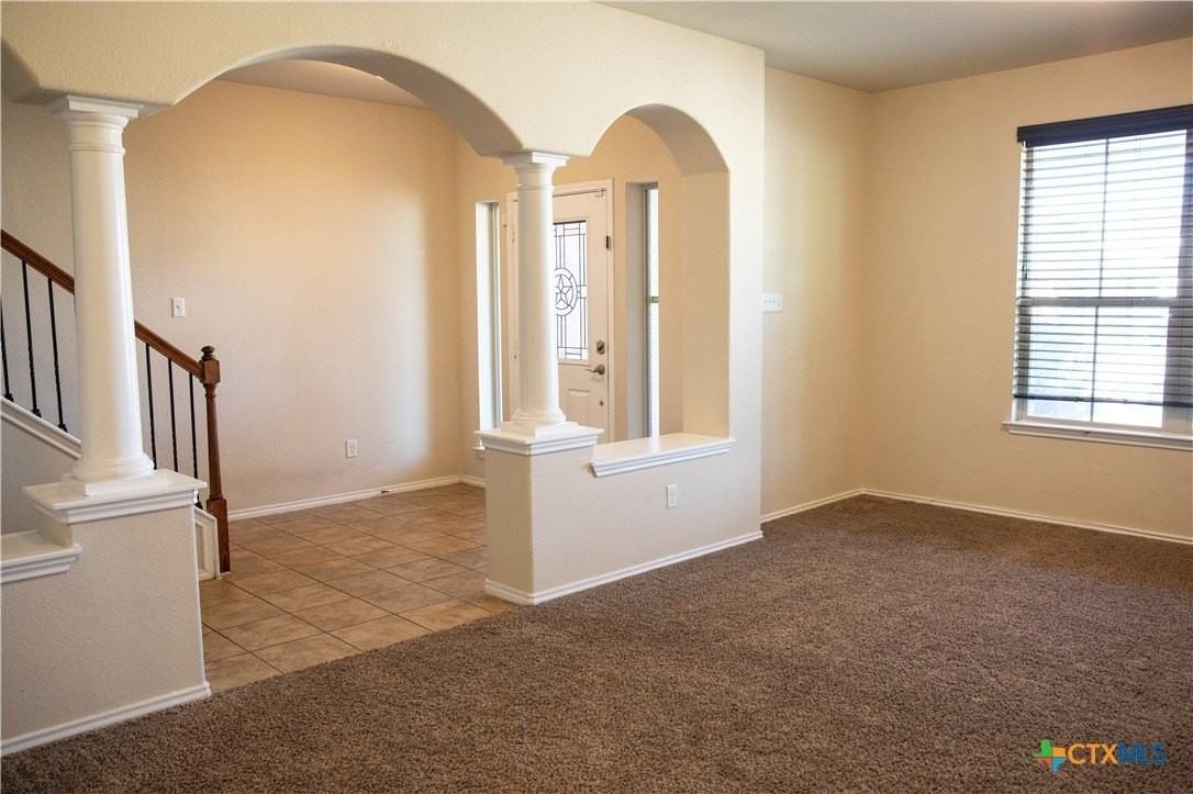 6006 Ambrose Cir - Photo 3 of 35