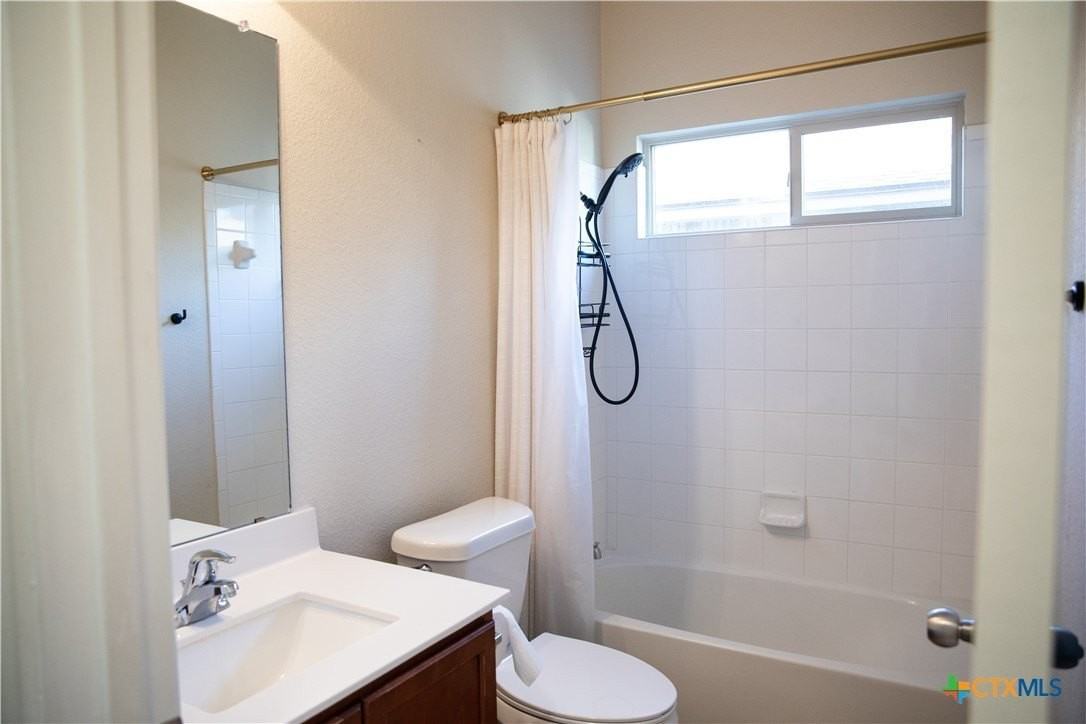 6006 Ambrose Cir - Photo 4 of 35