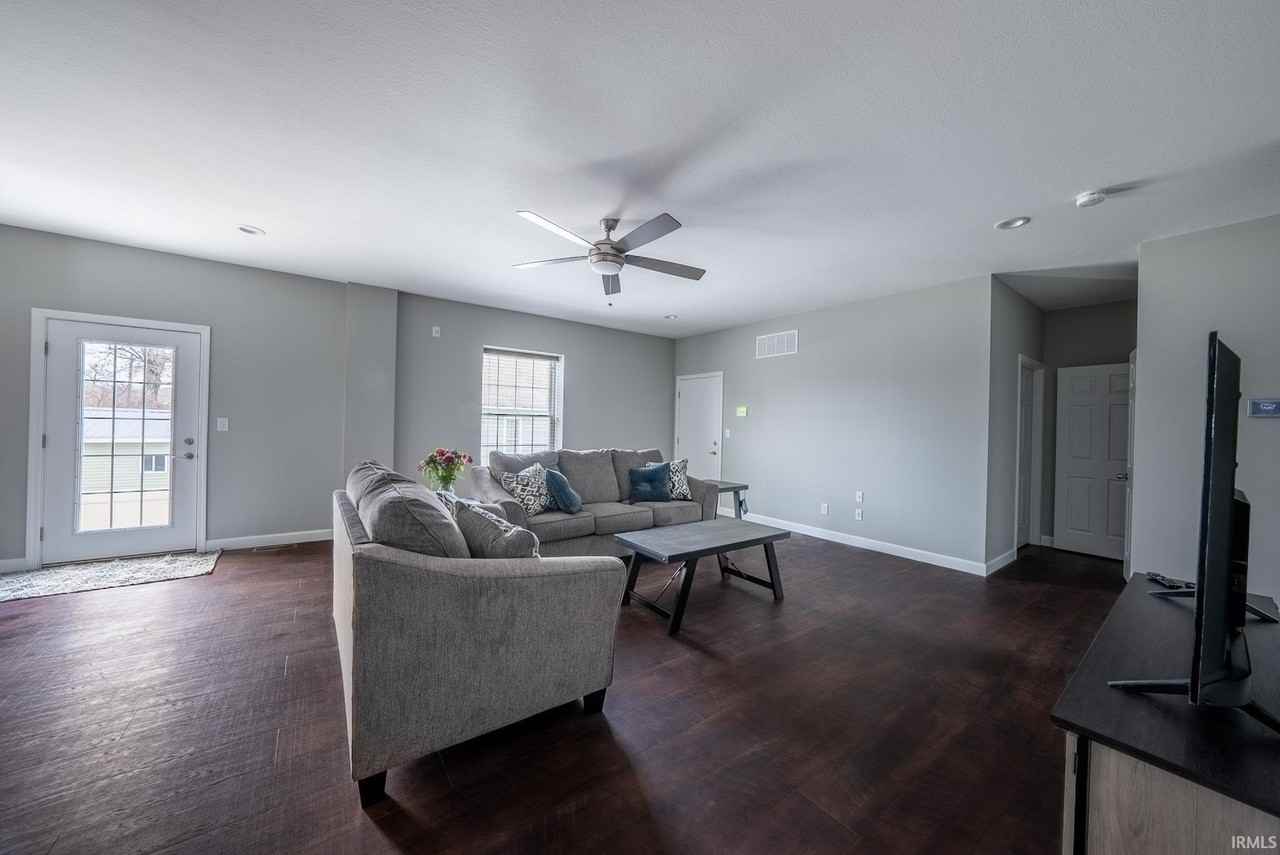 823 Hart St #B - Photo 3 of 32