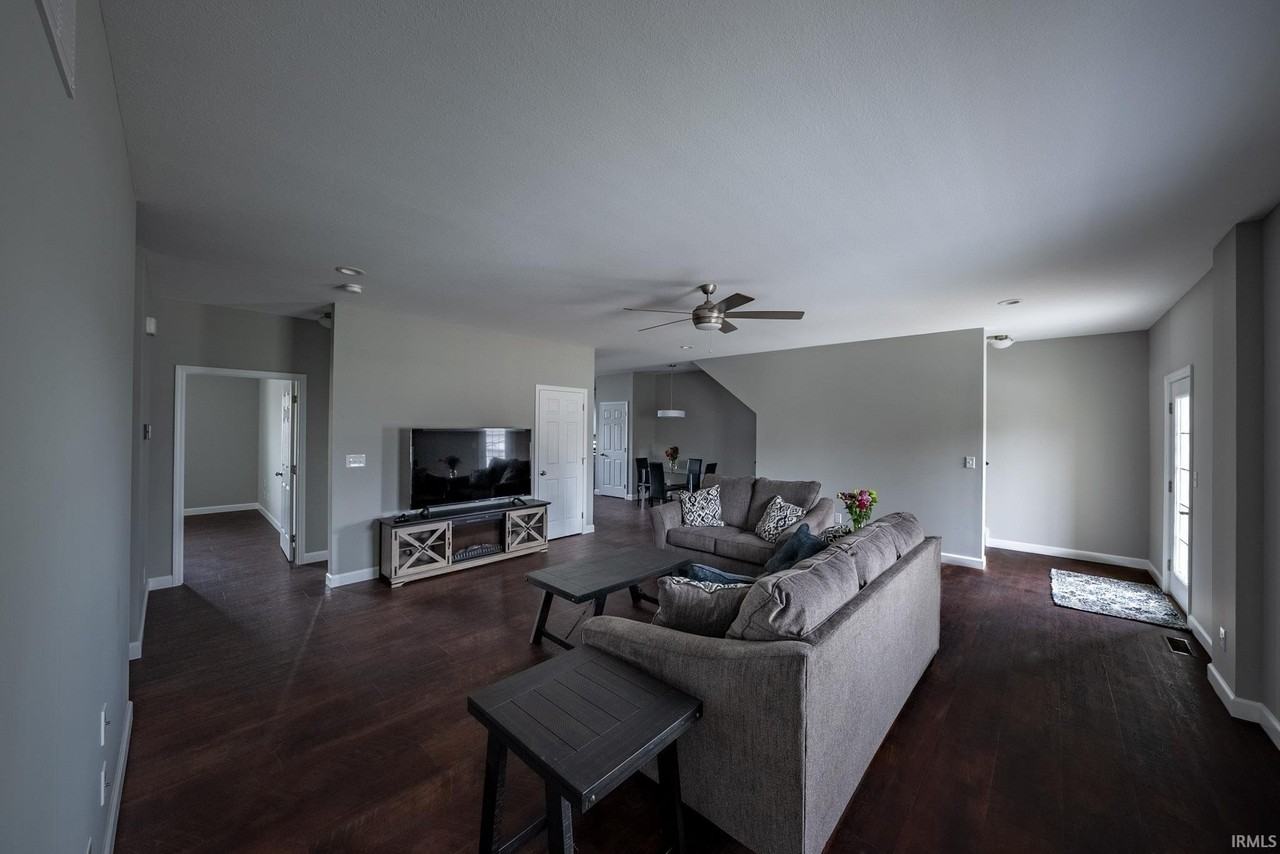 823 Hart St #B - Photo 4 of 32