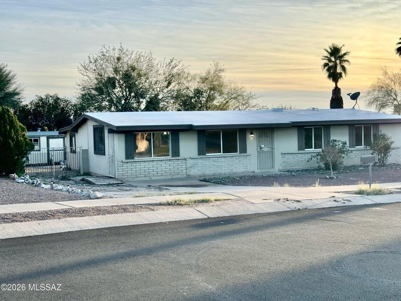 9670 E Burnett St - Photo 2 of 32