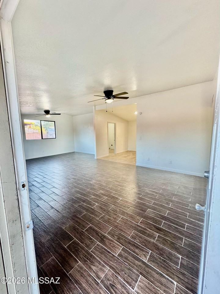 9670 E Burnett St - Photo 5 of 32