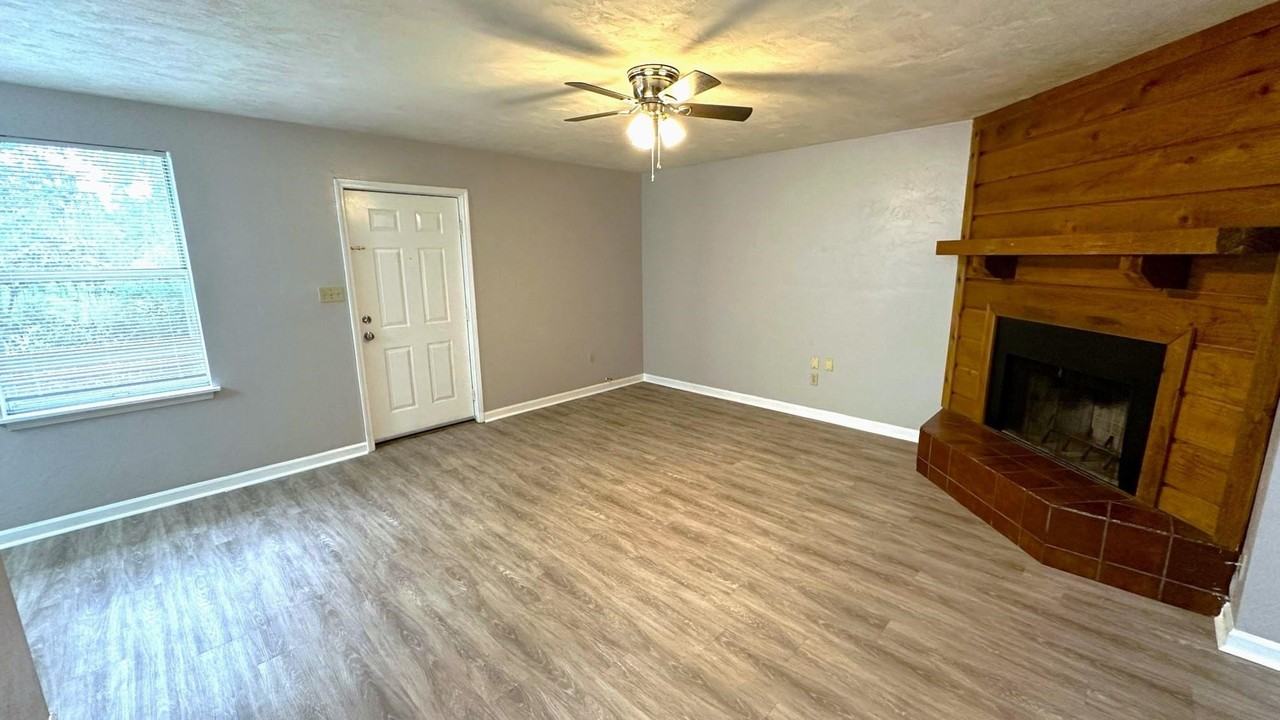 2334 Sylvan Ct Apt A #A - Photo 4 of 29