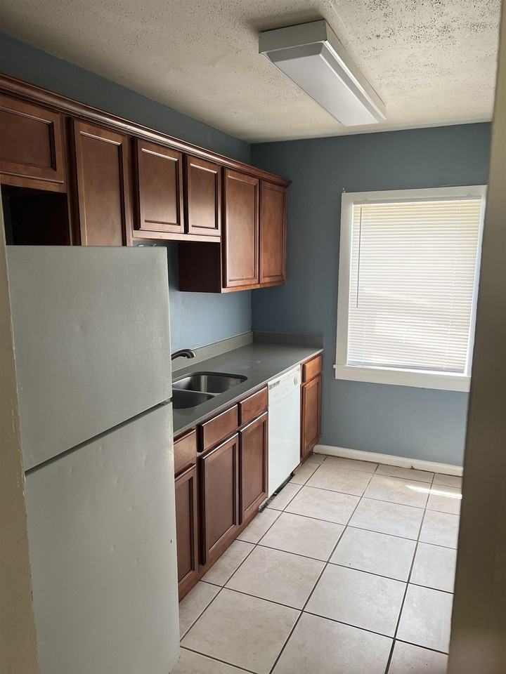 2325 W Pensacola St Apt 156 #156 - Photo 4 of 15
