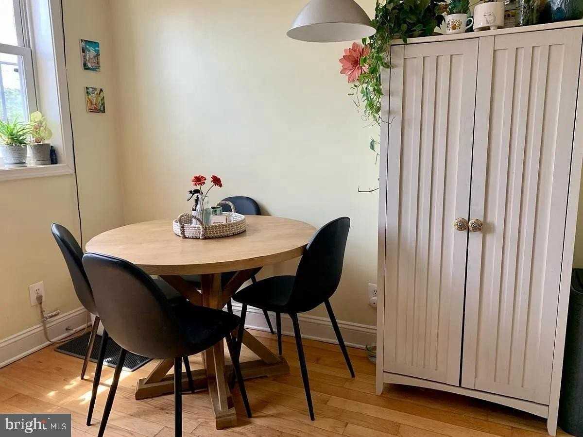 1819 L St Ne - Photo 5 of 17