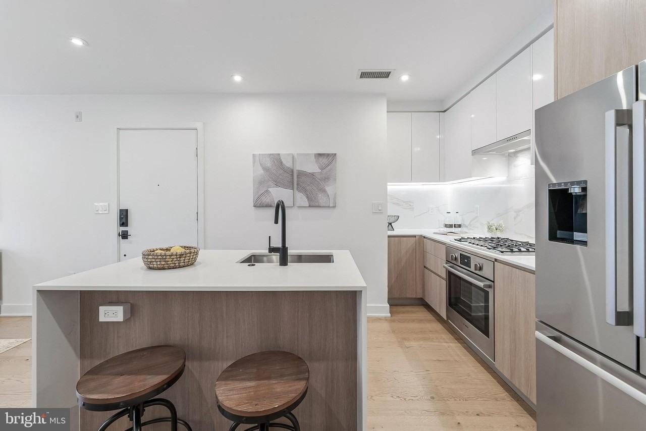 4017 Davis Pl Nw Unit 6 #6 - Photo 7 of 15