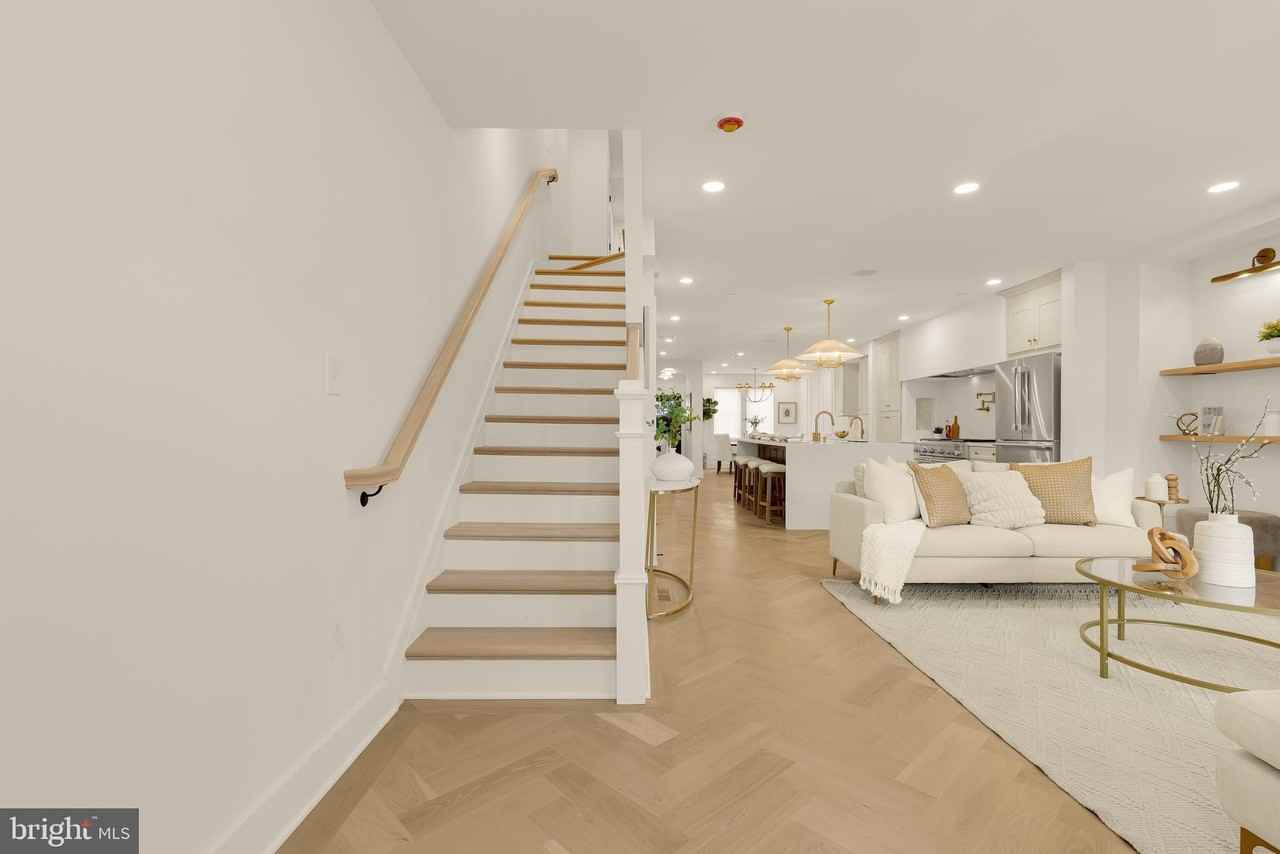 1706 Bay St Se - Photo 3 of 50