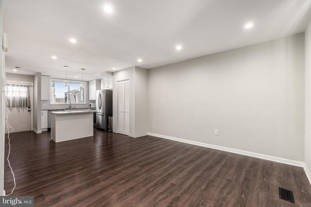 1248 Barnaby Ter Se - Photo 7 of 32