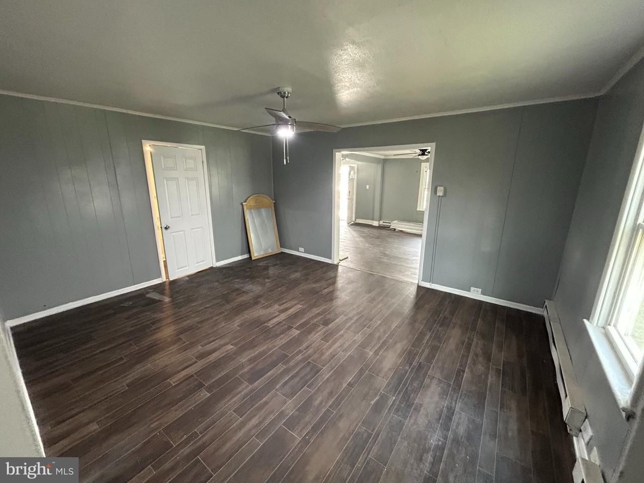 234 W 7th St - Photo 5 of 11