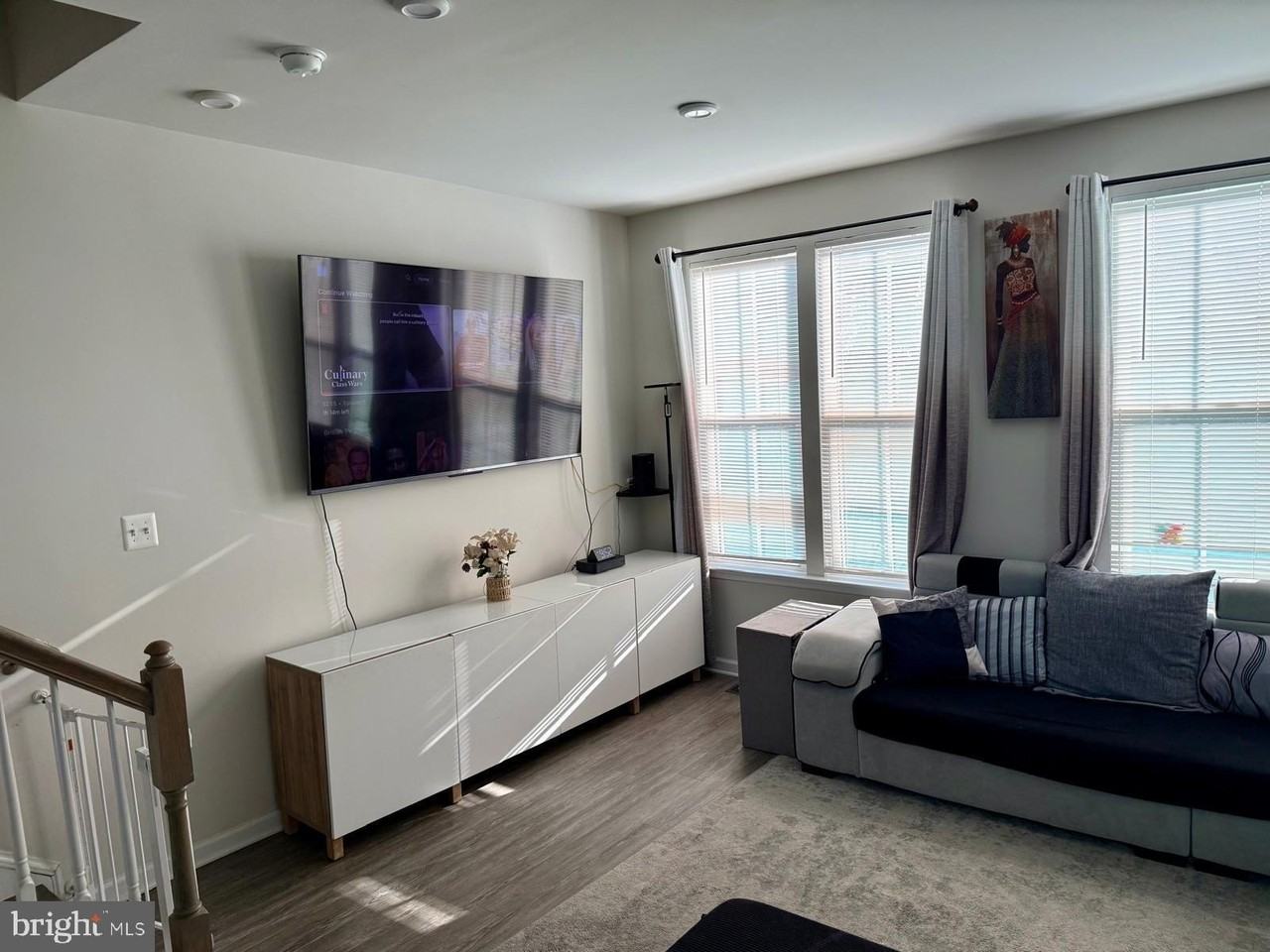 7515 Mundell Rd - Photo 3 of 27