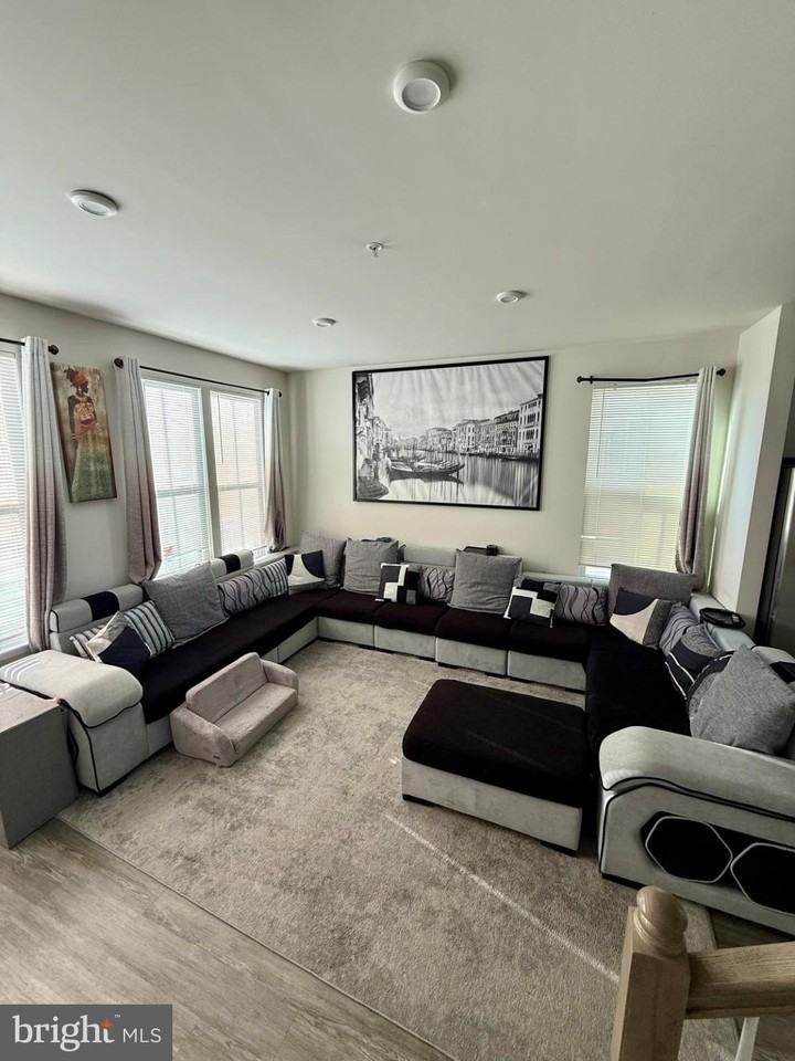 7515 Mundell Rd - Photo 4 of 27