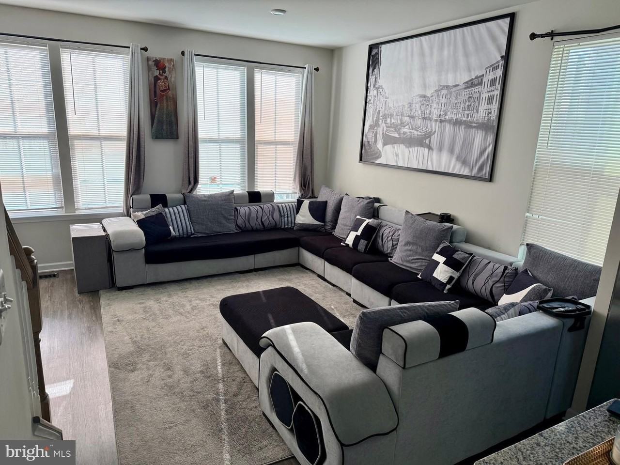 7515 Mundell Rd - Photo 5 of 27