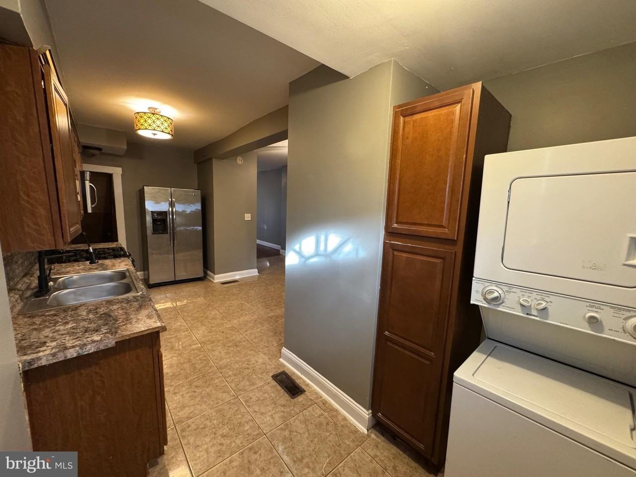 1321 Cambria St - Photo 7 of 38