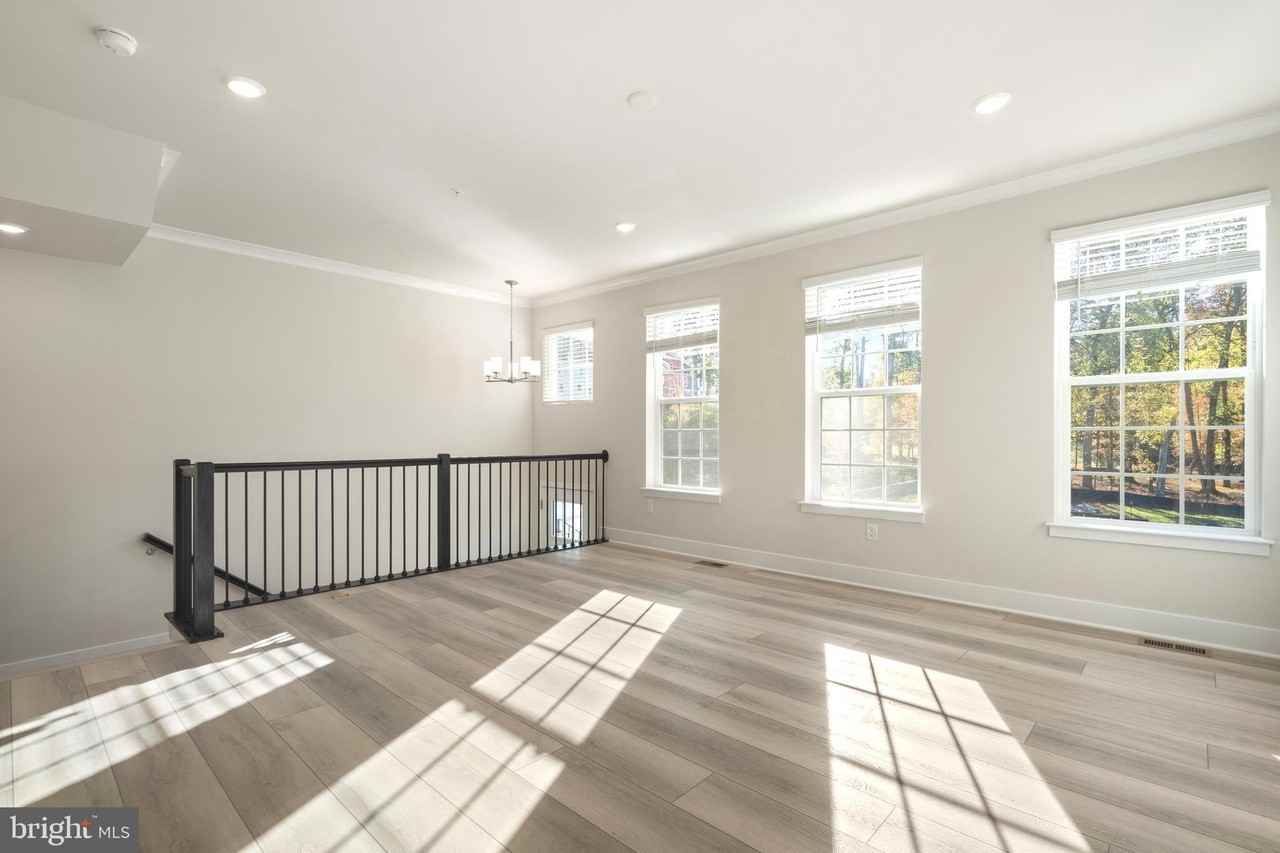 1723 Watercrossing Rd - Photo 3 of 33