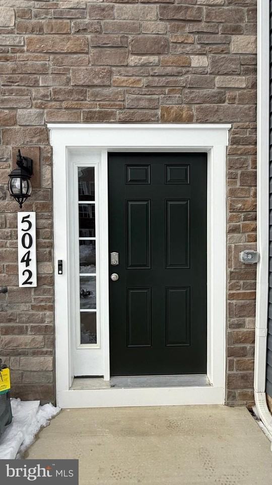 5042 Silver Oak Dr - Photo 2 of 13