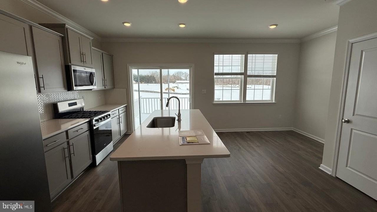 5042 Silver Oak Dr - Photo 7 of 13