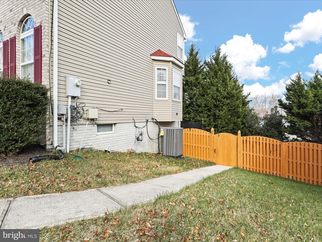 13904 Floyd St - Photo 2 of 17