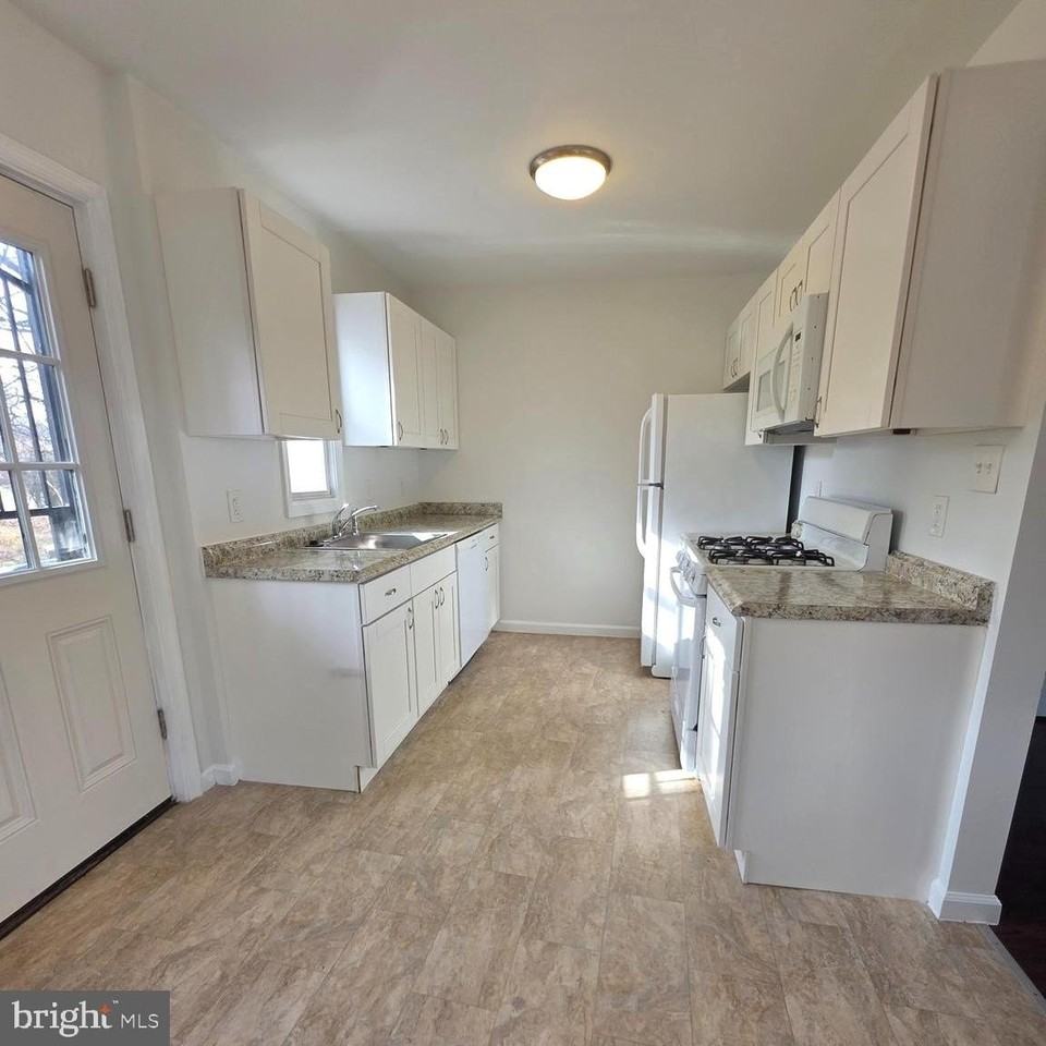 716 71st Ave - Photo 4 of 15