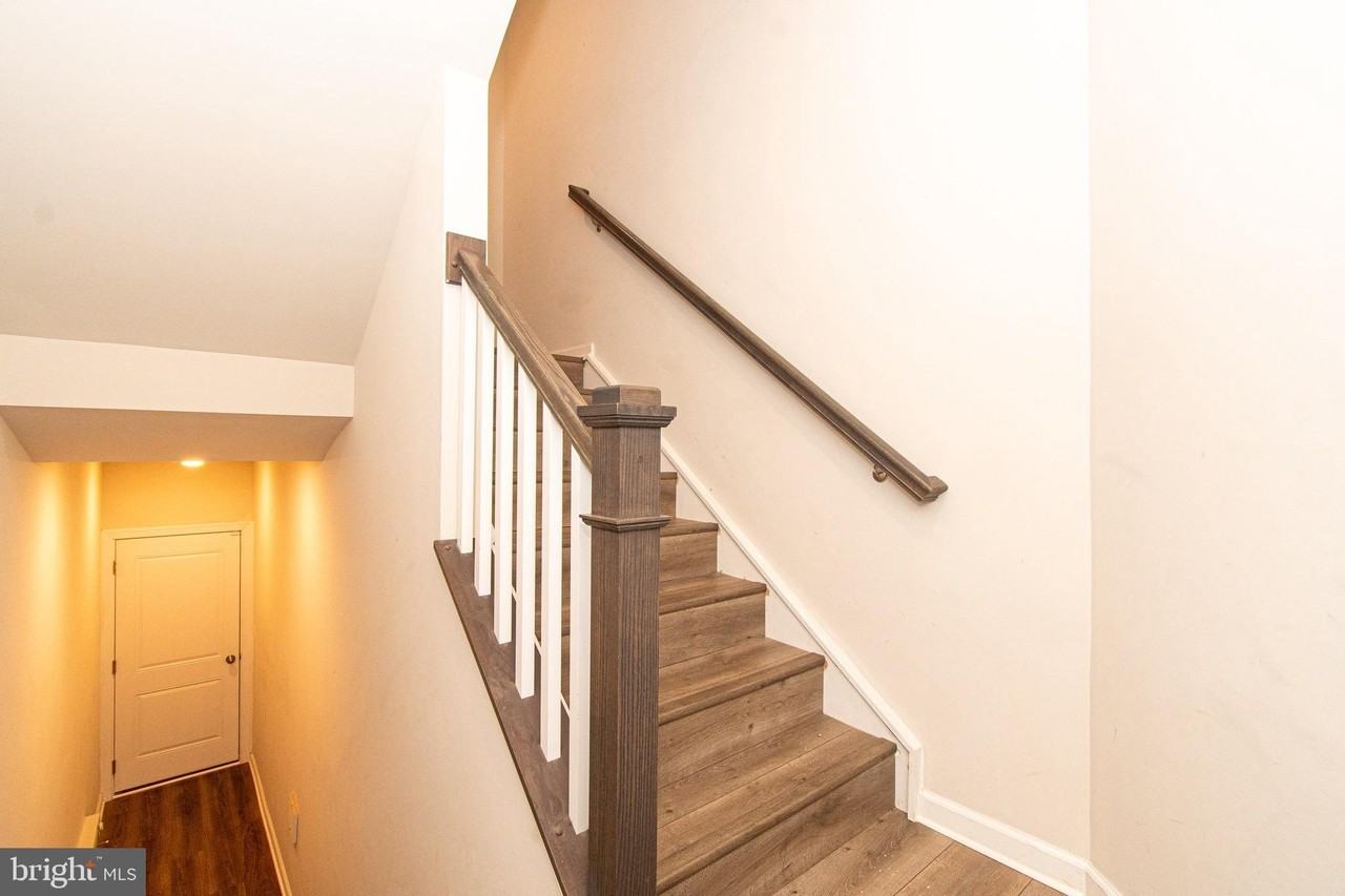 9637 Block St - Photo 3 of 47