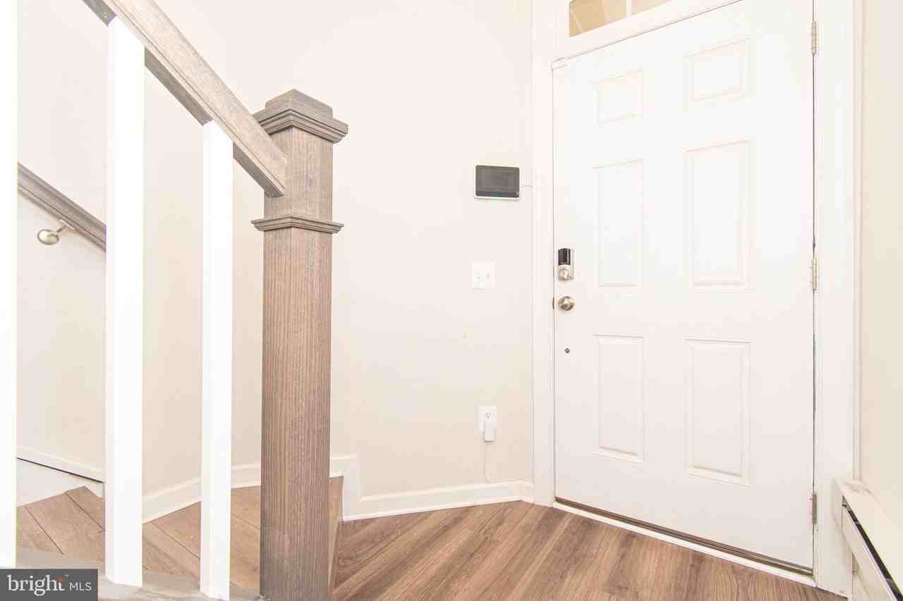 9637 Block St - Photo 4 of 47