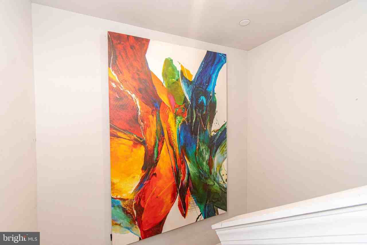 9637 Block St - Photo 5 of 47