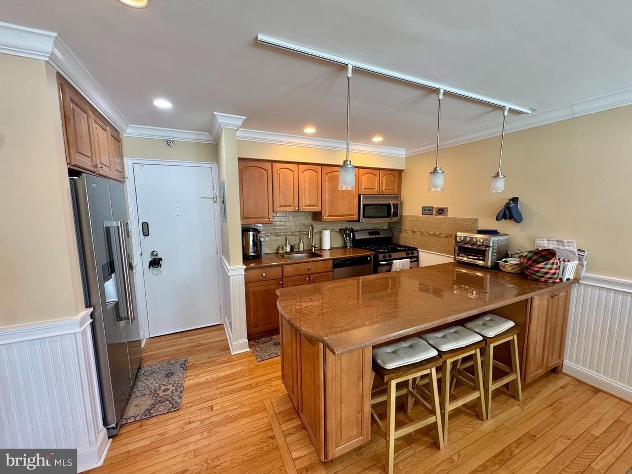 9300 Atlantic Ave Apt 204 #204 - Photo 3 of 32