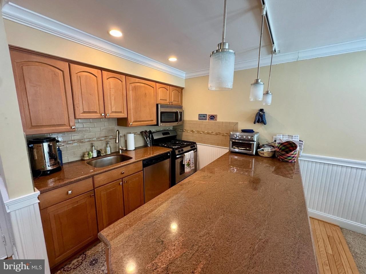 9300 Atlantic Ave Apt 204 #204 - Photo 4 of 32