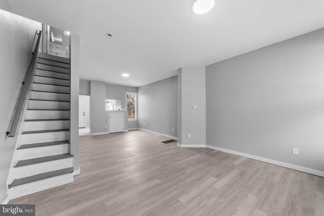 346 Ridgeway St - Photo 3 of 25