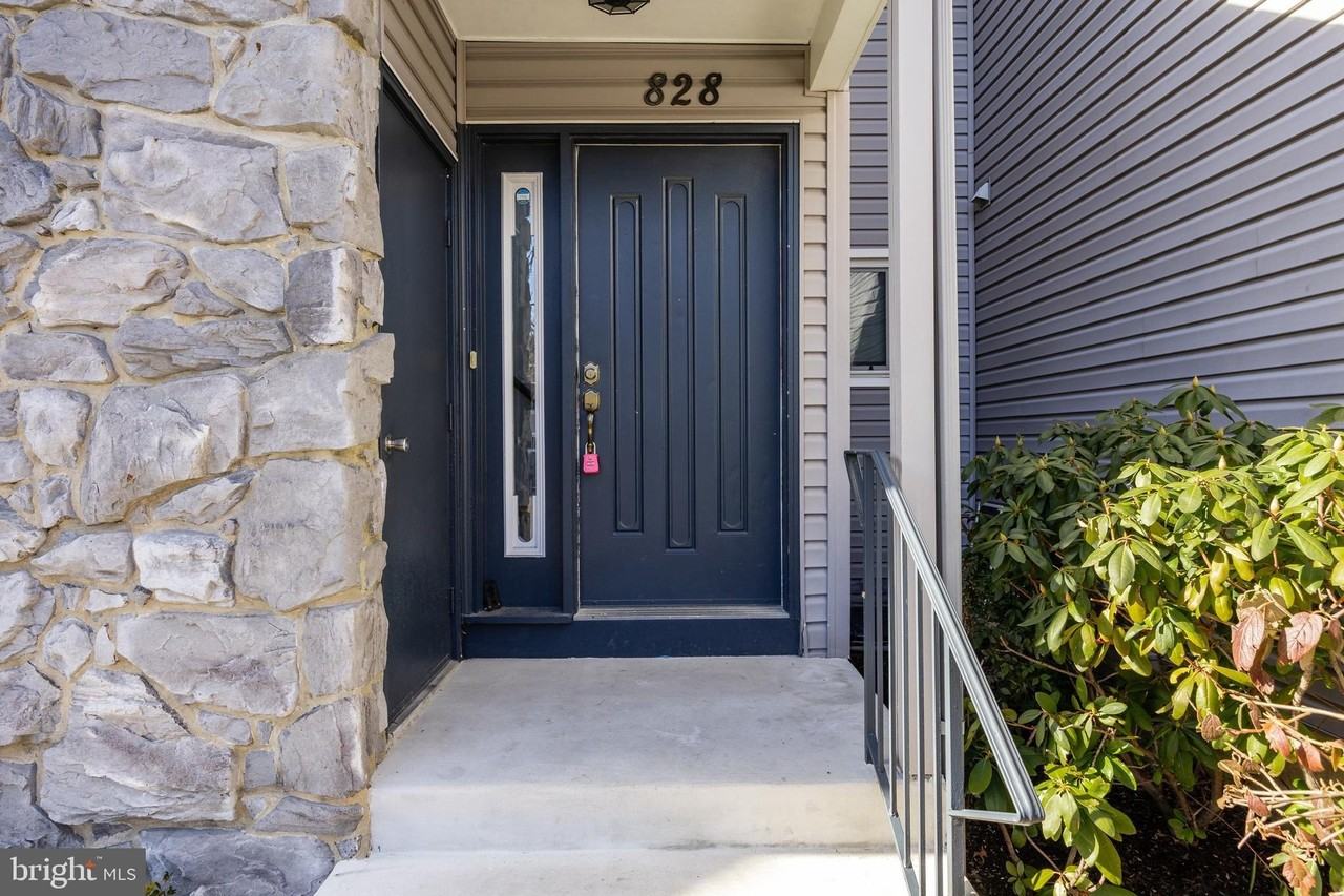 828 Chanticleer - Photo 3 of 33