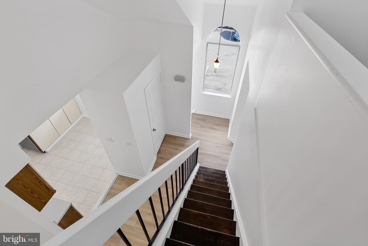 828 Chanticleer - Photo 5 of 33