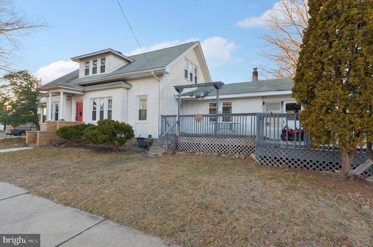 501 Summit Ave - Photo 2 of 37