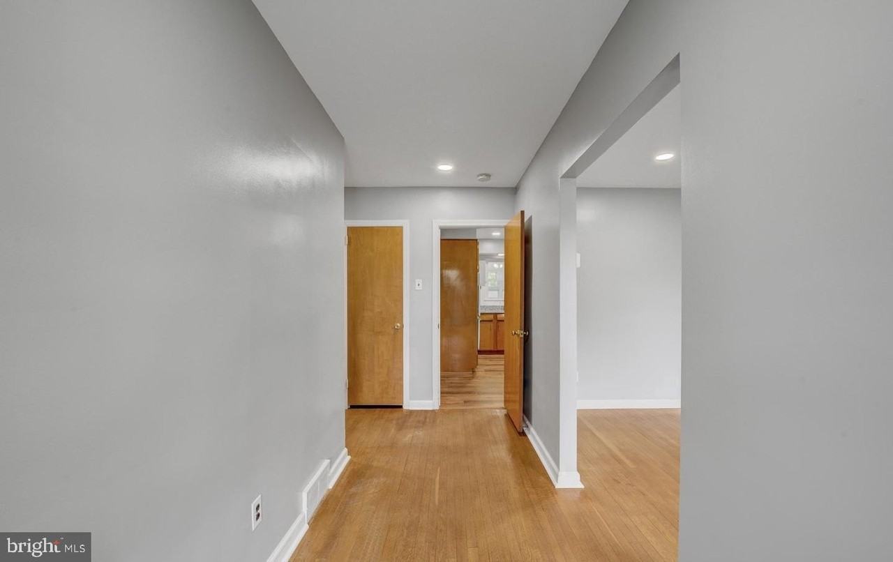 11 S Providence Rd - Photo 4 of 29