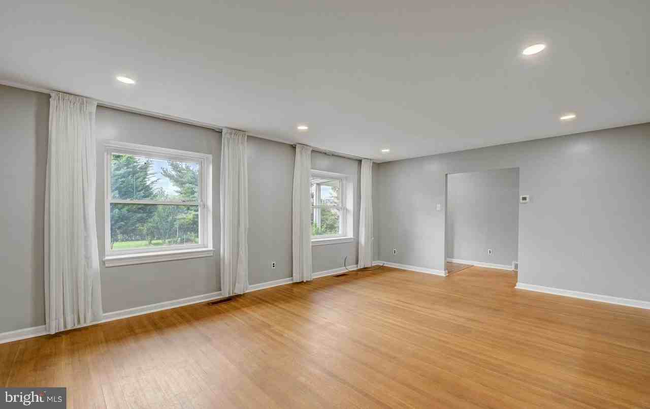 11 S Providence Rd - Photo 7 of 29