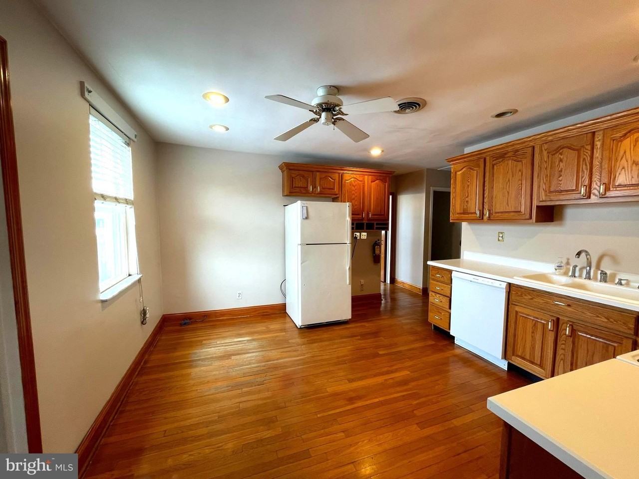 712 Macdade Blvd - Photo 2 of 26