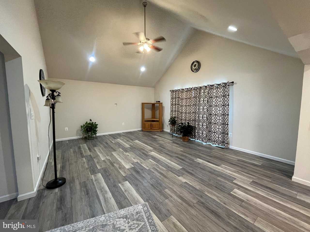 13046 Monterey Ln - Photo 2 of 32