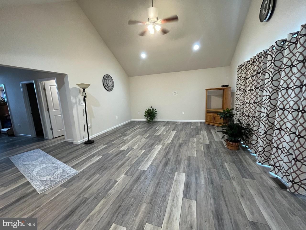 13046 Monterey Ln - Photo 3 of 32