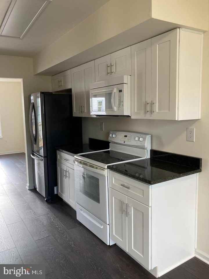 6100 Rolling Hill Dr - Photo 5 of 20