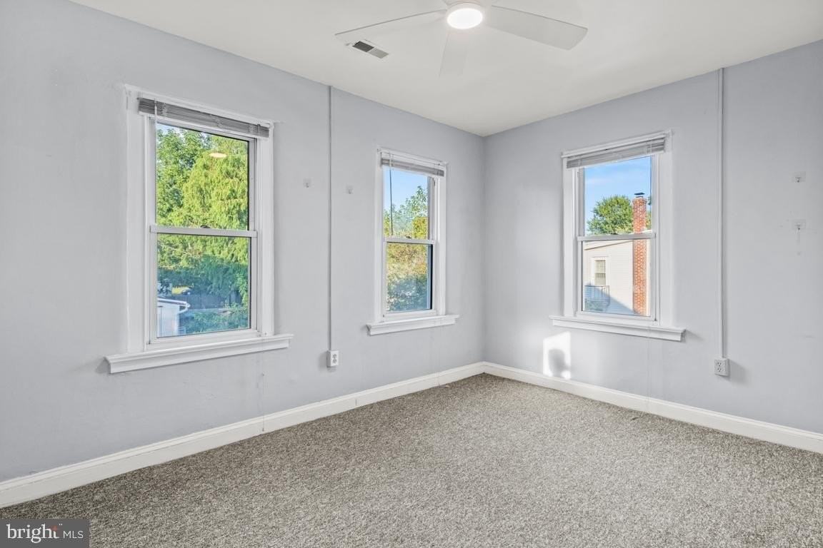 201 N Line St - Photo 6 of 24