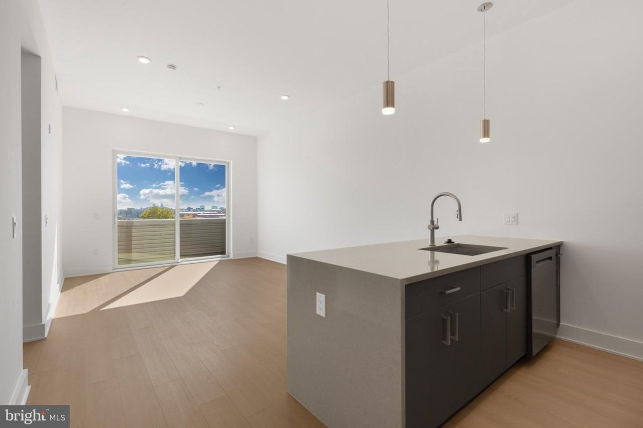 1731 Tilghman St Unit Ph3 #PH3 - Photo 4 of 49