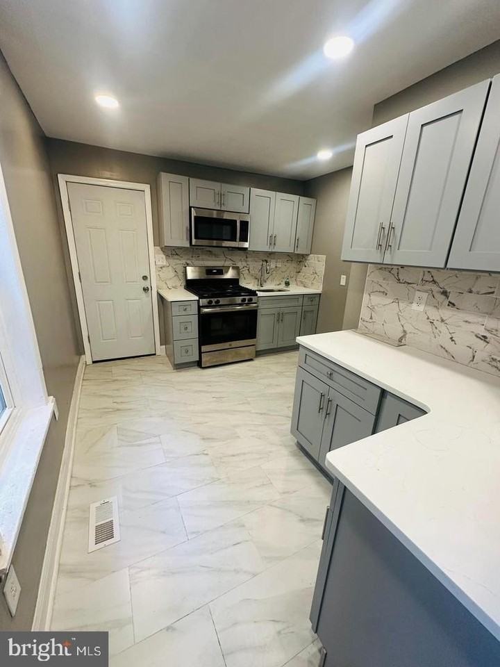 2240 N 18th St - Photo 3 of 24