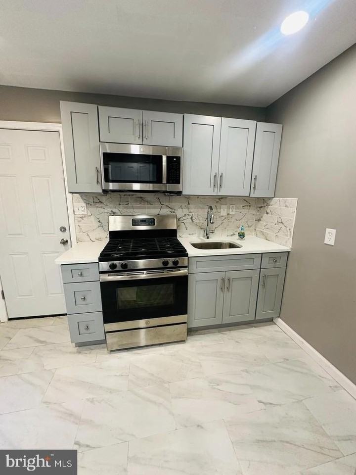 2240 N 18th St - Photo 4 of 24