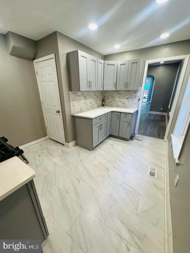 2240 N 18th St - Photo 5 of 24