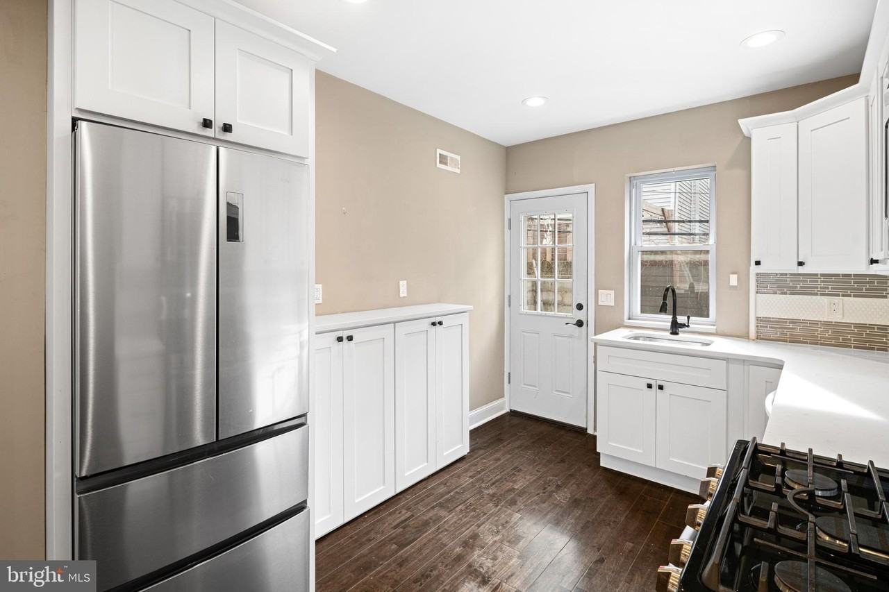 2050 Mountain St - Photo 7 of 16