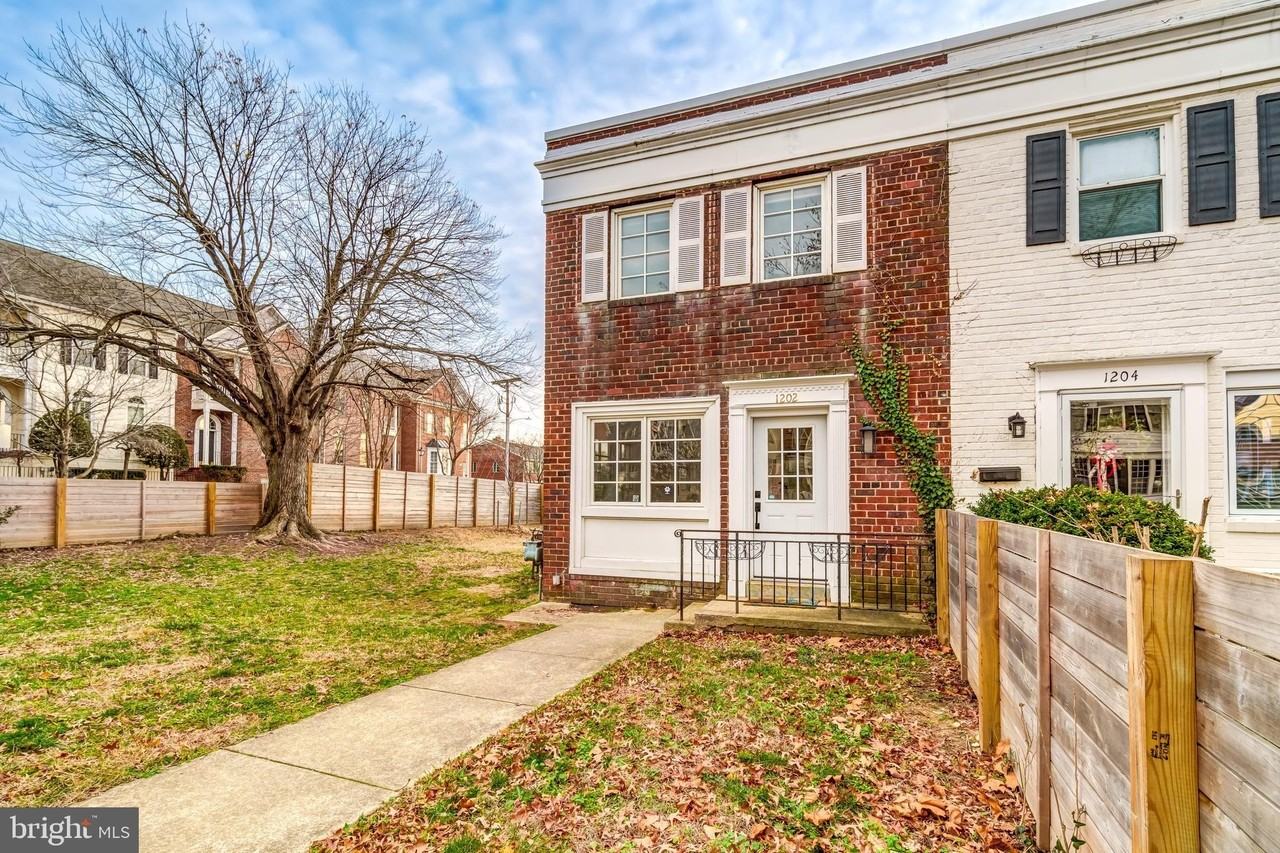 1202 Wilkes St - Photo 2 of 50